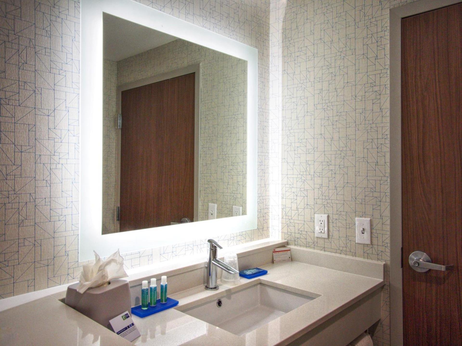 Holiday Inn Express & Suites Moore by IHG photo 11