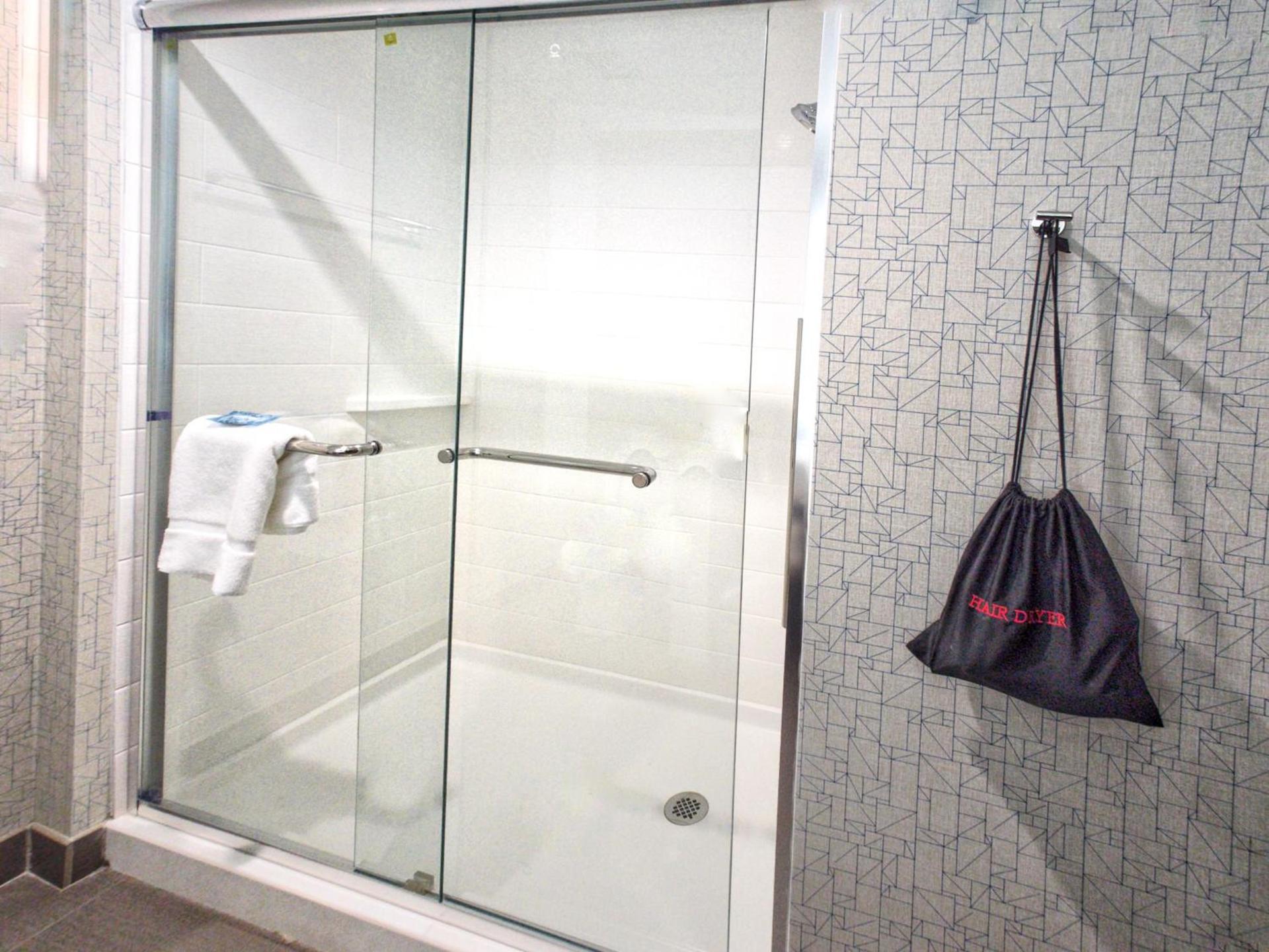 Holiday Inn Express & Suites Moore by IHG photo 17