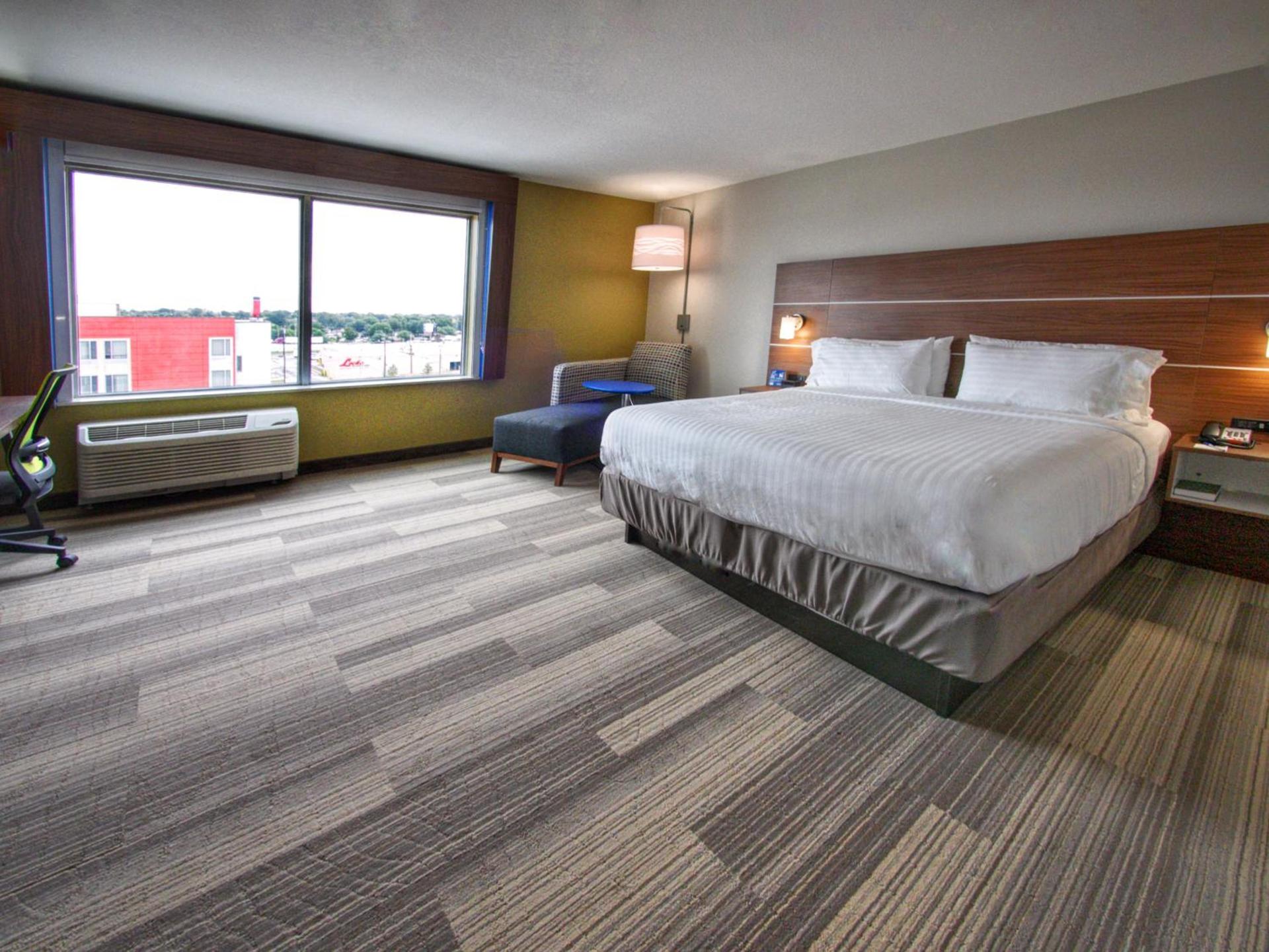 Holiday Inn Express & Suites Moore by IHG photo 15