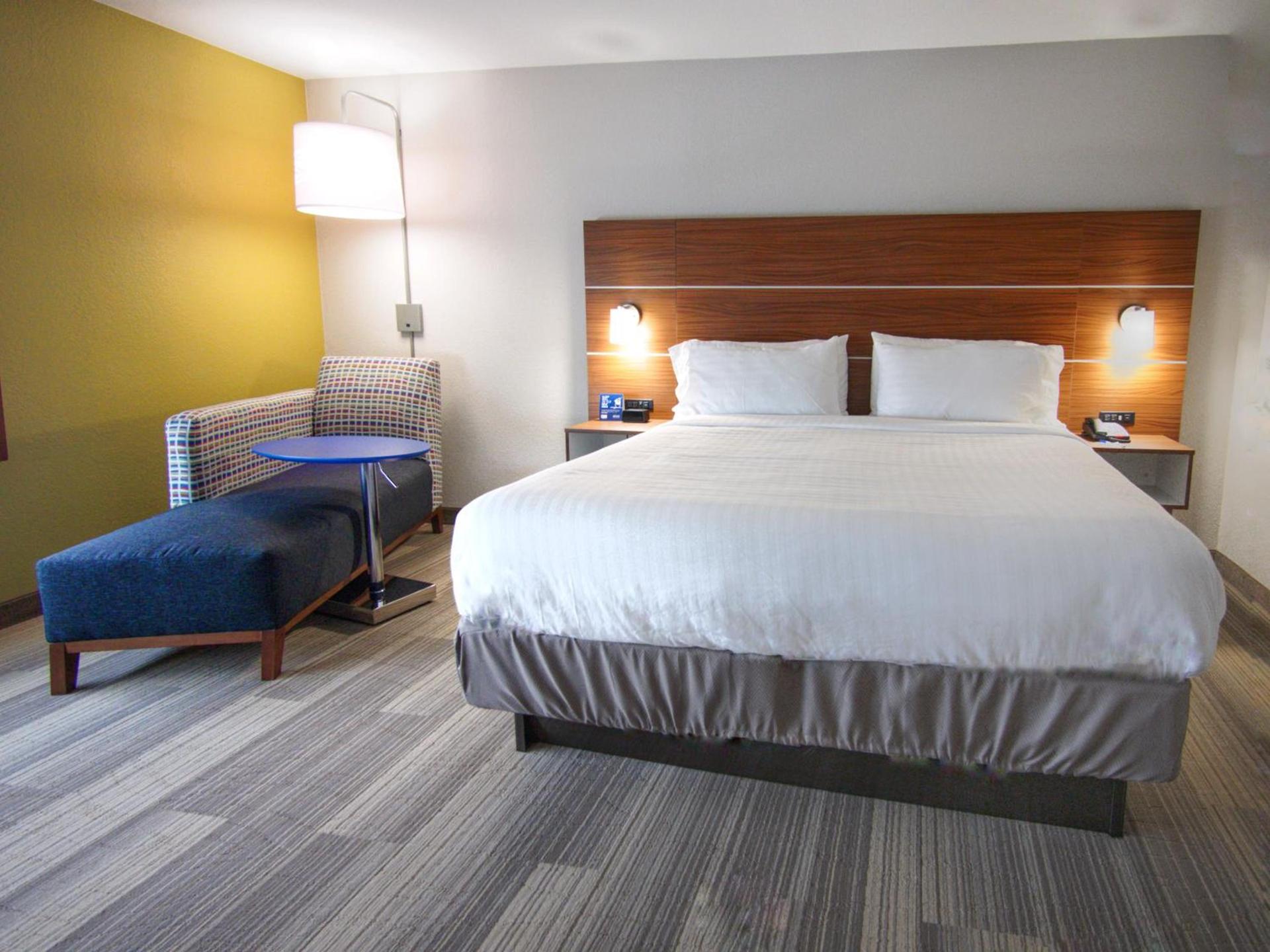 Holiday Inn Express & Suites Moore by IHG photo 16