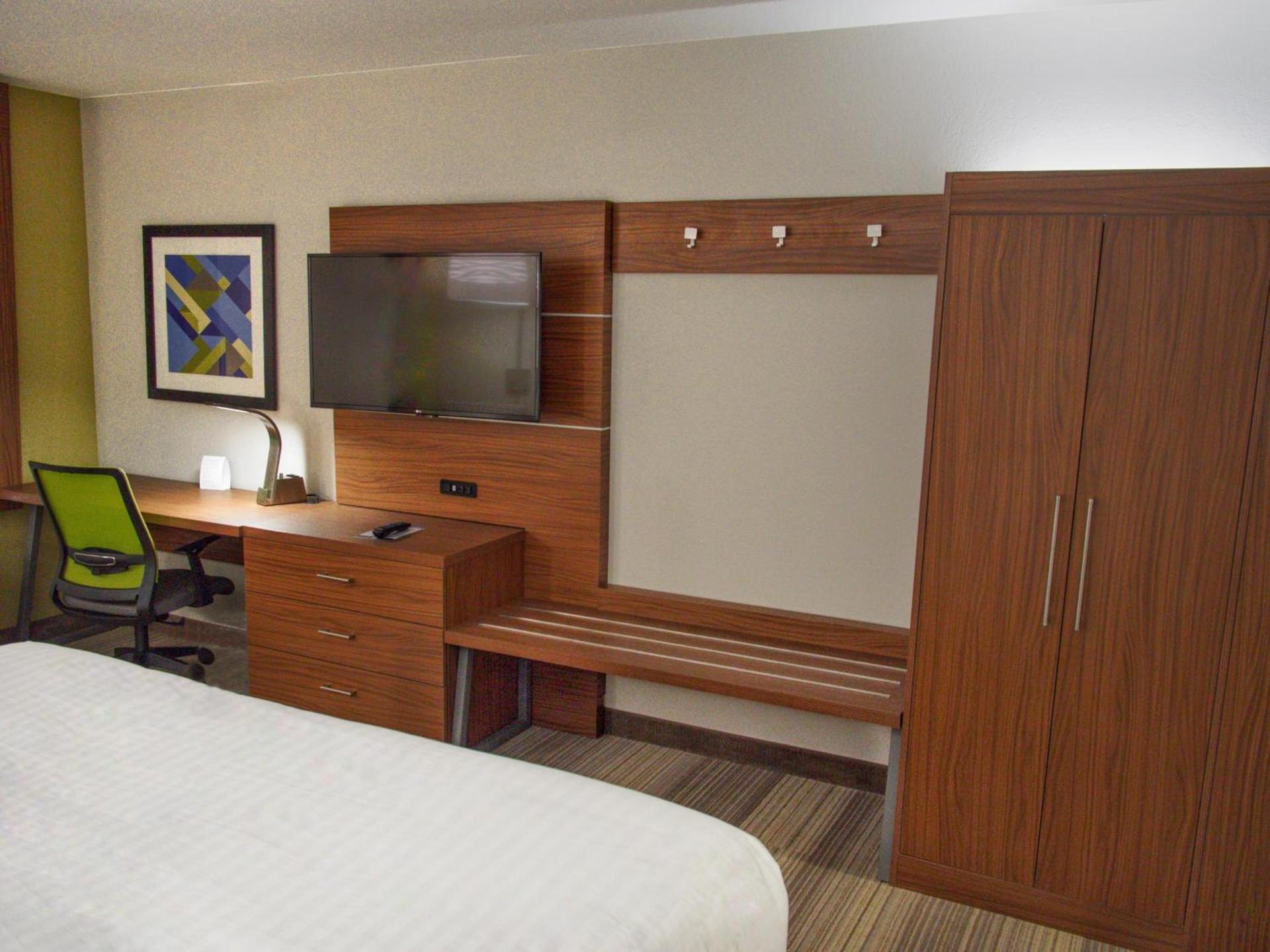 Holiday Inn Express & Suites Moore by IHG photo 19
