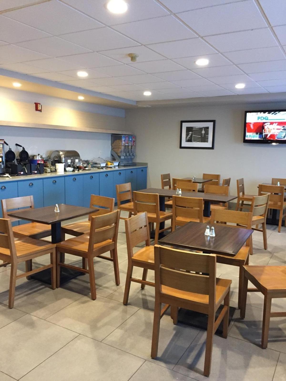 Country Inn & Suites by Radisson, Green Bay, WI photo 26