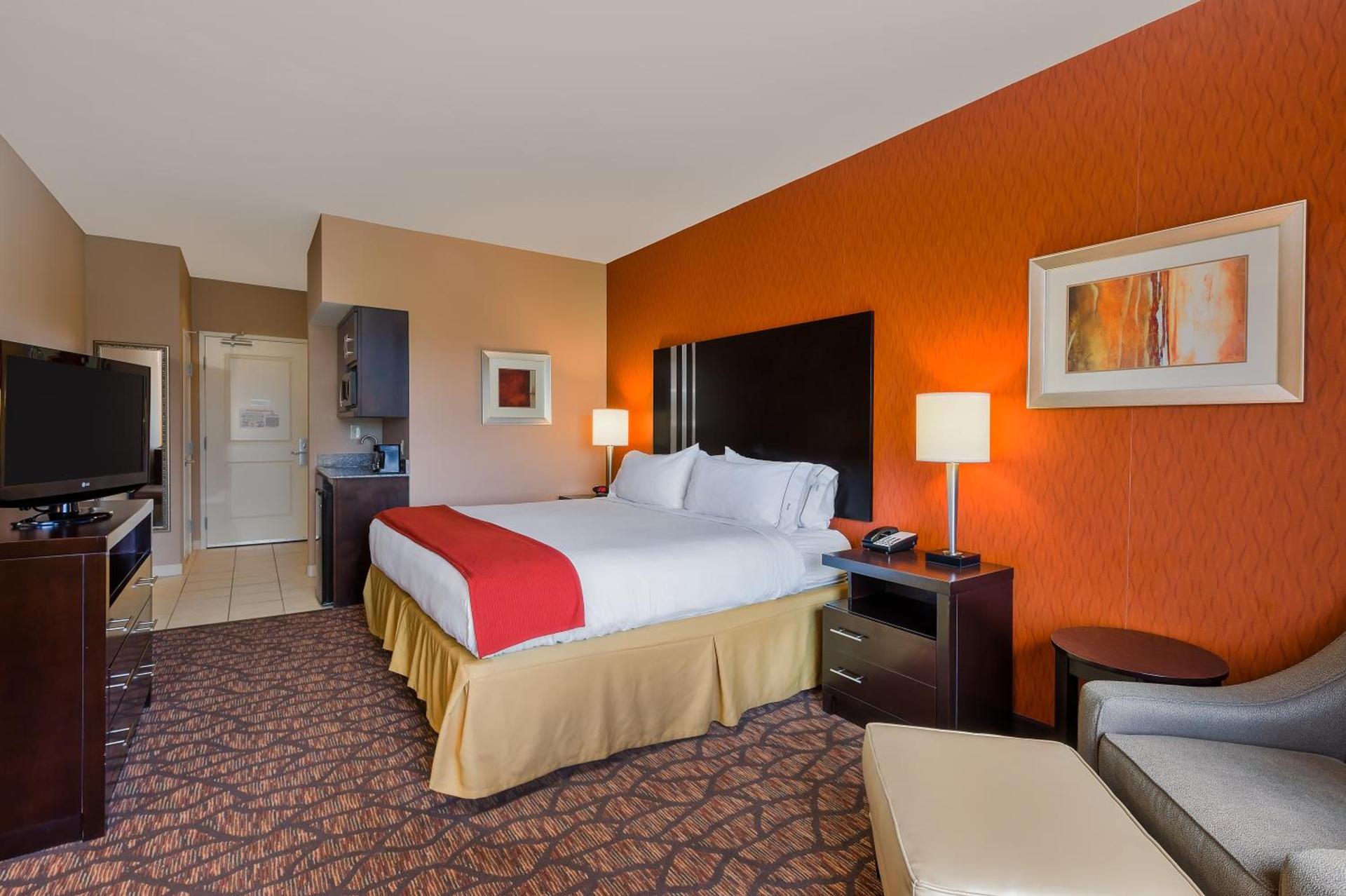 Holiday Inn Express and Suites Alpine by IHG photo 4