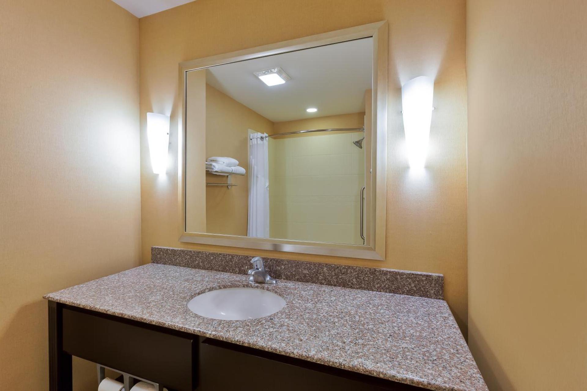 Holiday Inn Express and Suites Alpine by IHG photo 5