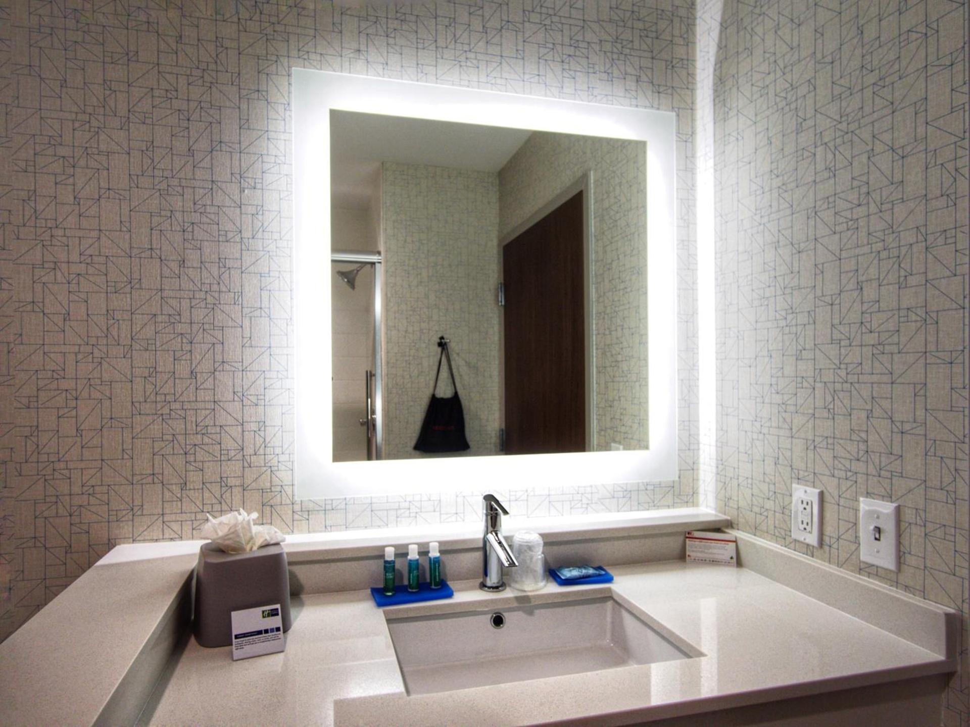 Holiday Inn Express & Suites Moore by IHG photo 9