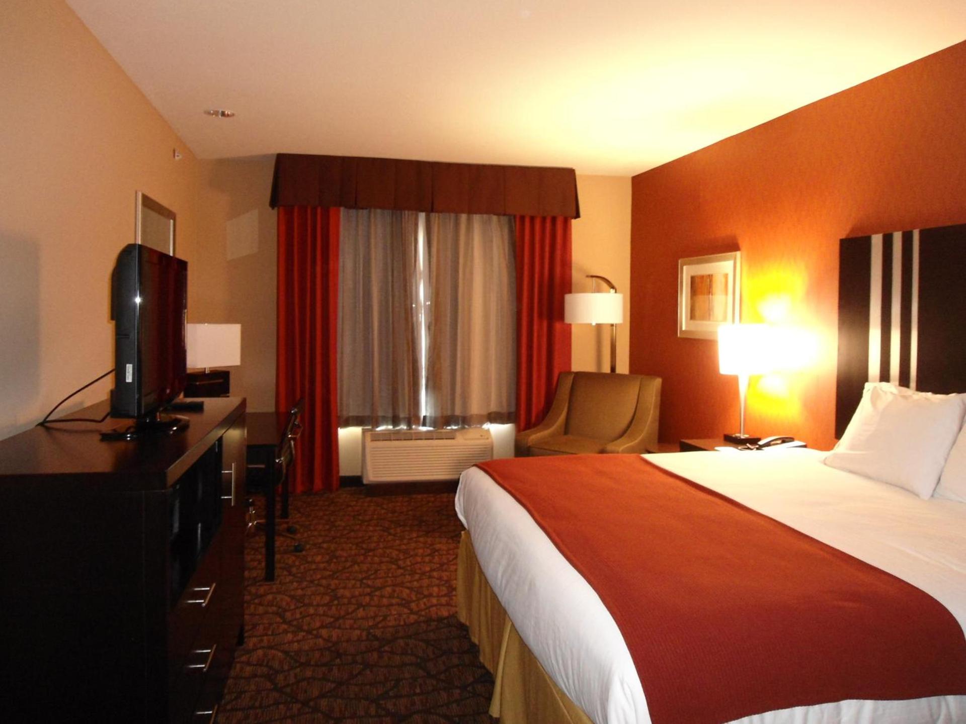 Holiday Inn Express and Suites Alpine by IHG photo 2