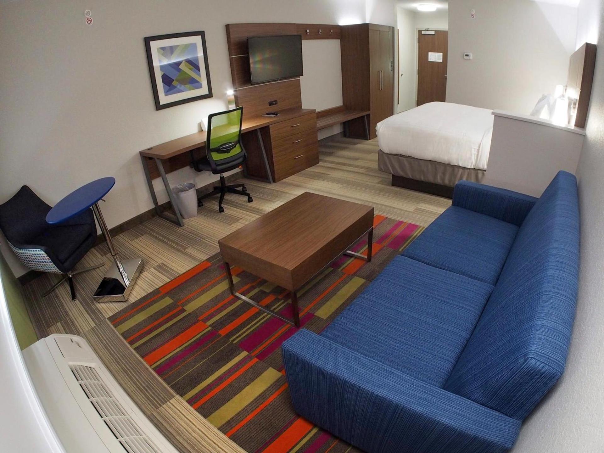 Holiday Inn Express & Suites Moore by IHG photo 7