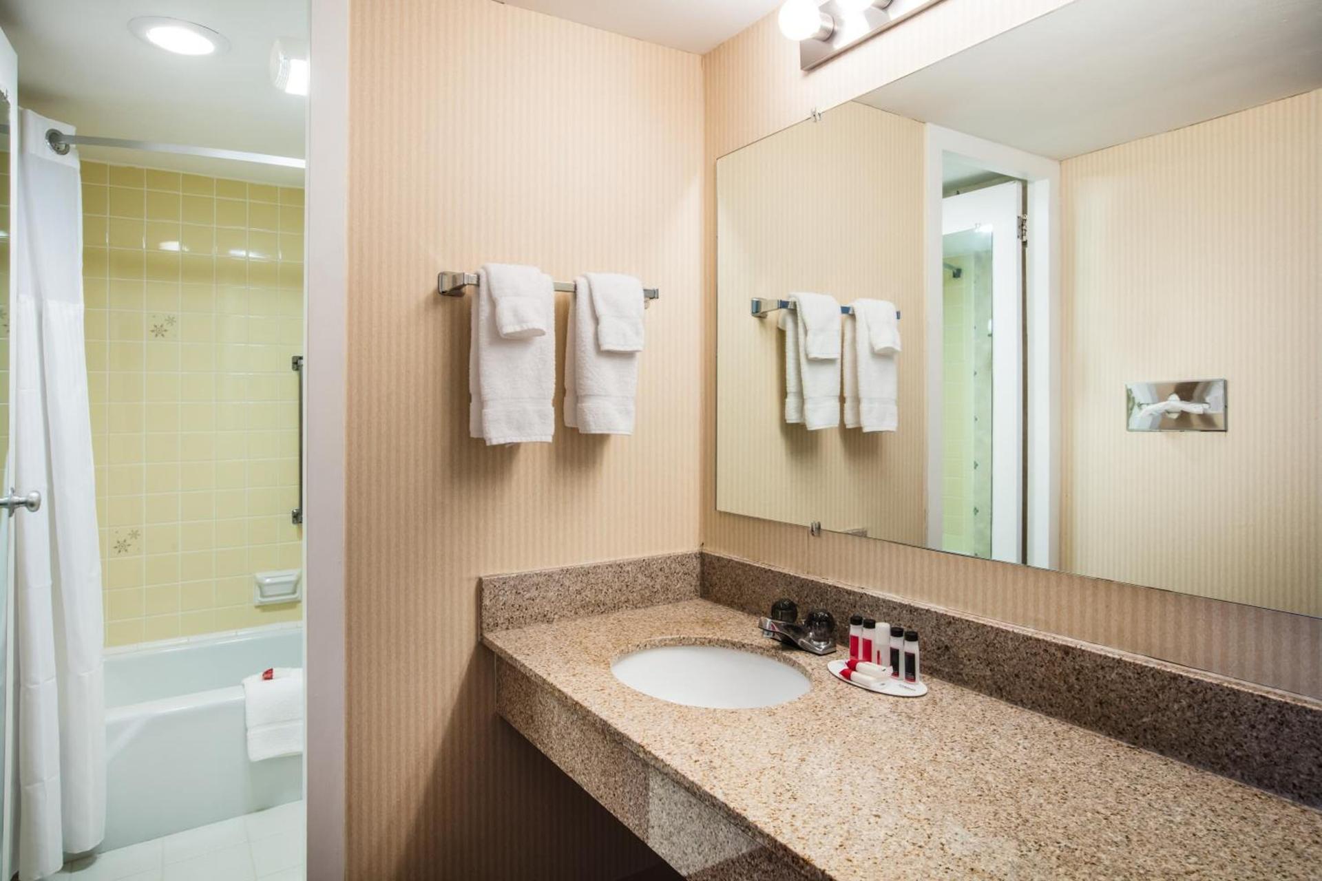Ramada by Wyndham Ligonier photo 47