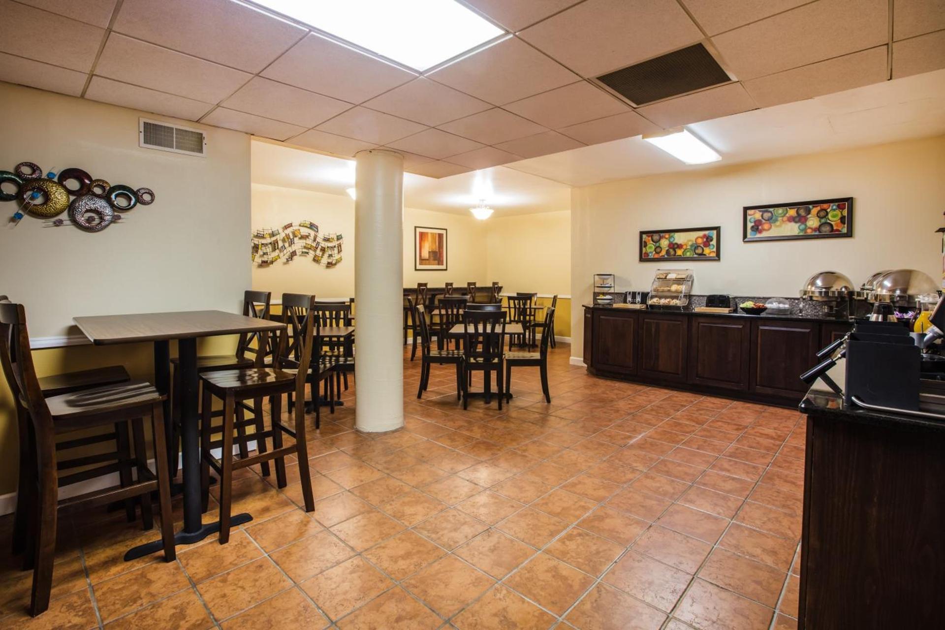 Ramada by Wyndham Ligonier photo 43