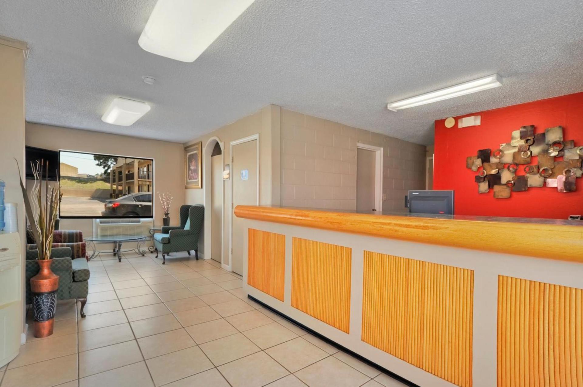 Super 8 by Wyndham Monticello AR photo 12