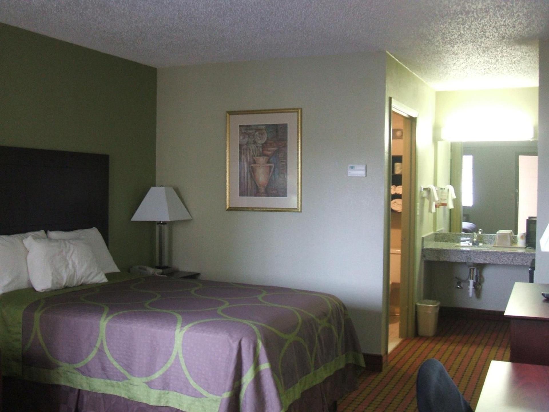 Super 8 by Wyndham Monticello AR photo 22