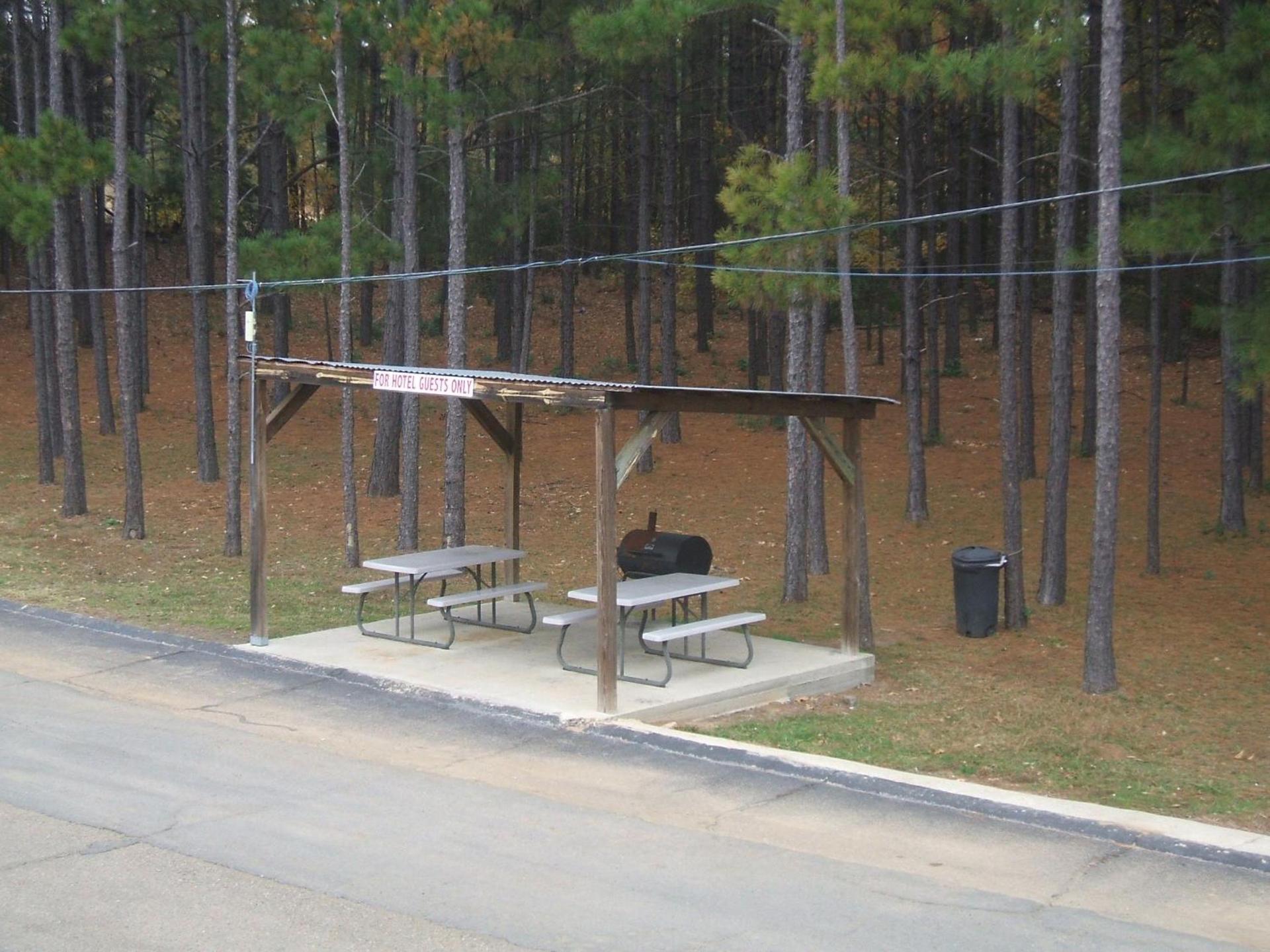 Super 8 by Wyndham Monticello AR photo 29