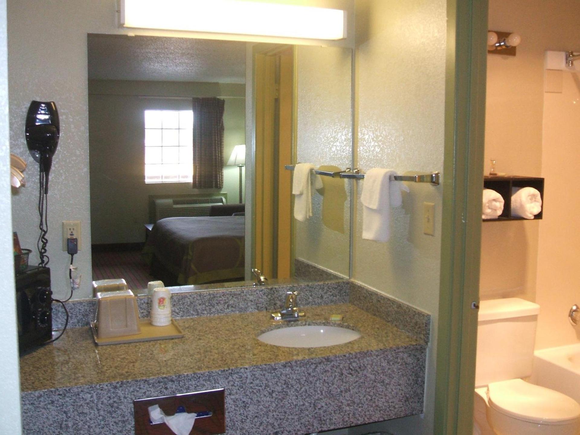 Super 8 by Wyndham Monticello AR photo 20