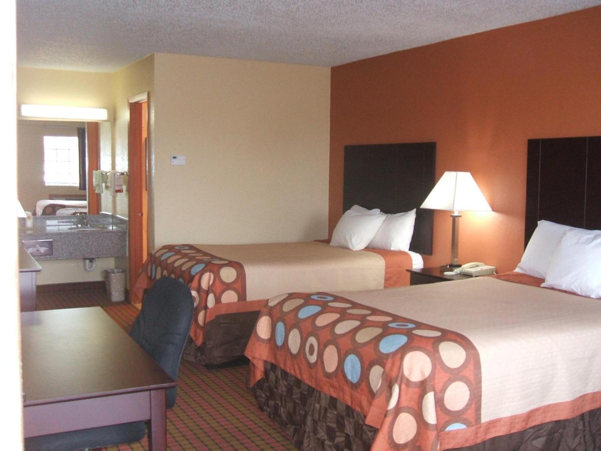 Super 8 by Wyndham Monticello AR photo 16