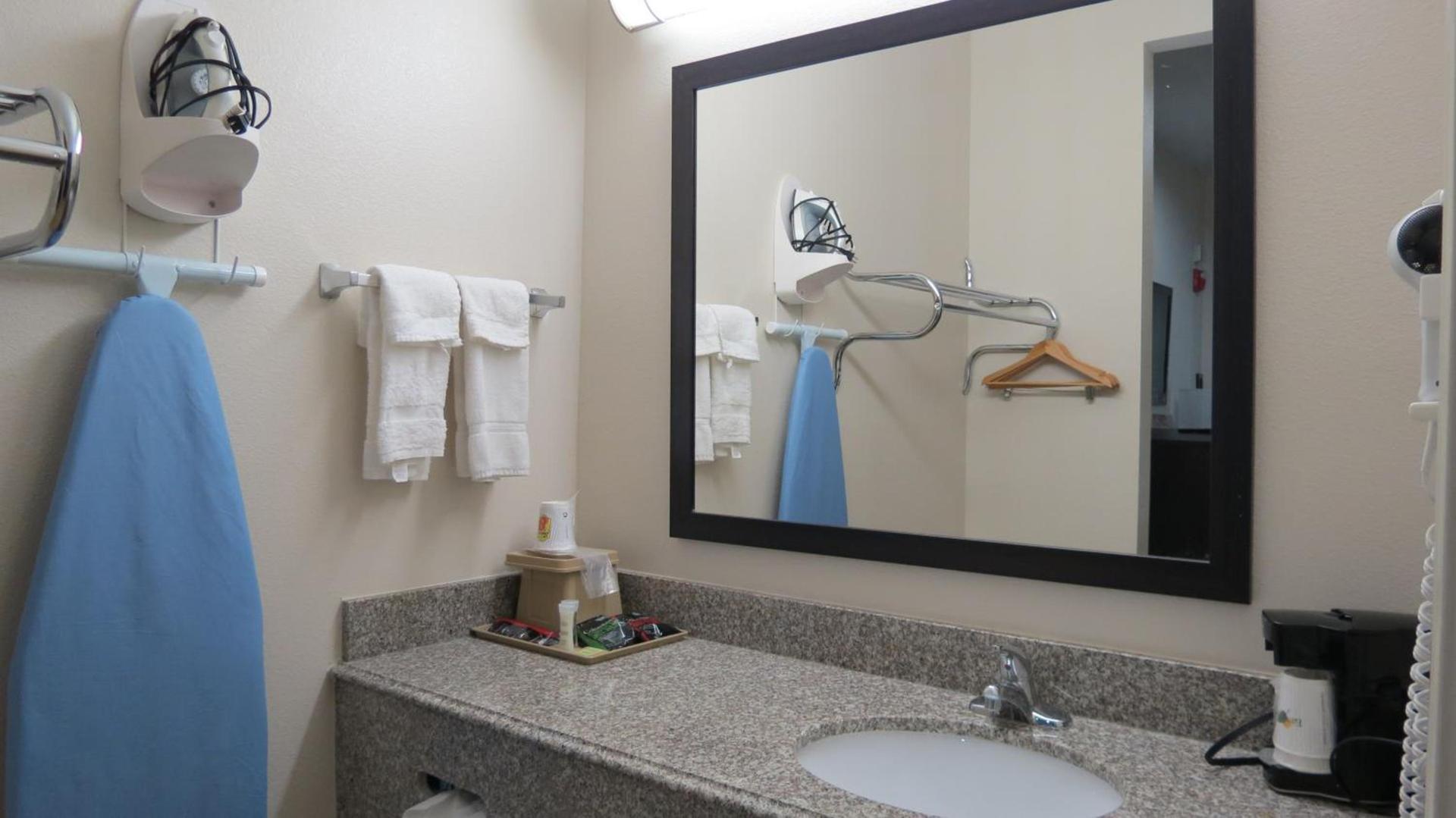 Crystal Inn Houston North I-45 photo 39