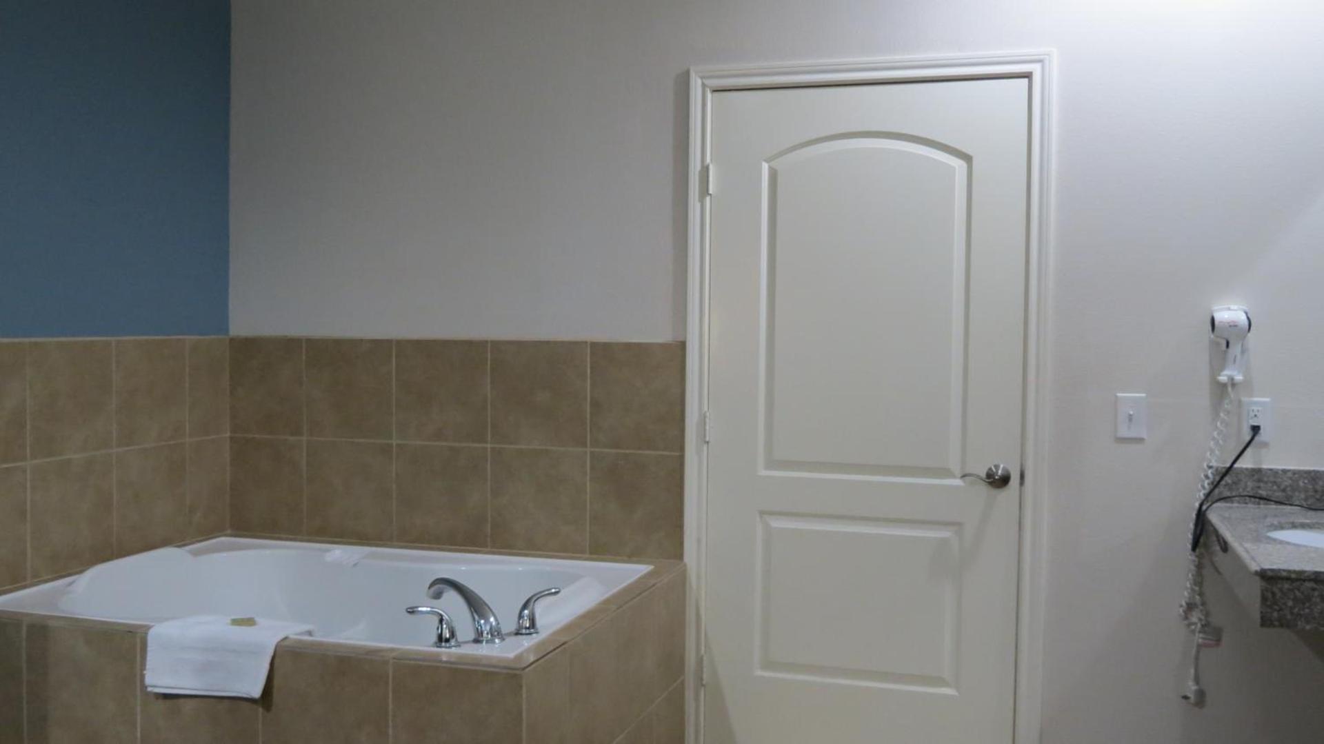 Crystal Inn Houston North I-45 photo 38