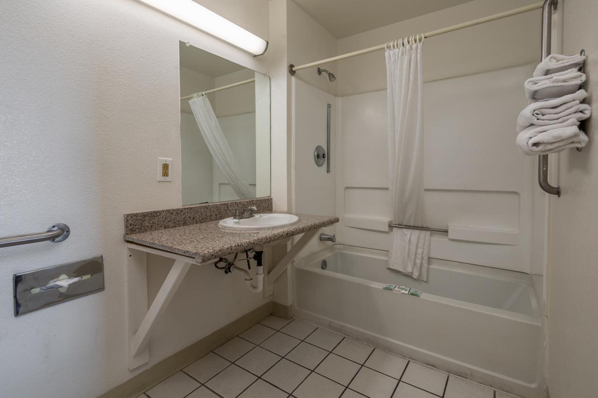 Travelers Inn - Phoenix photo 16