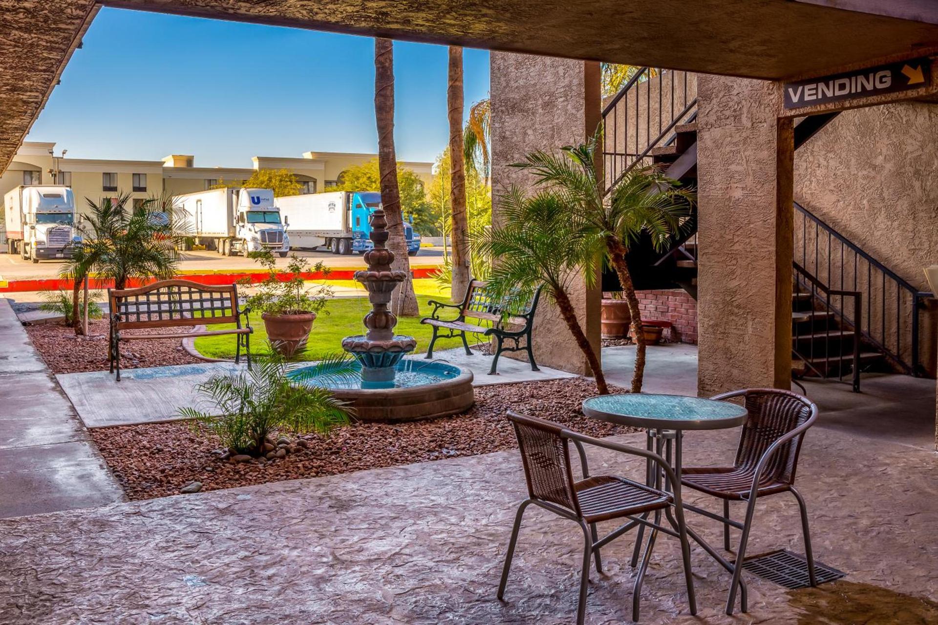 Travelers Inn - Phoenix photo 11