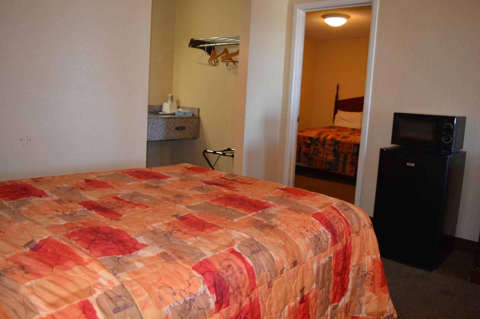 Knights Inn Greenville photo 11