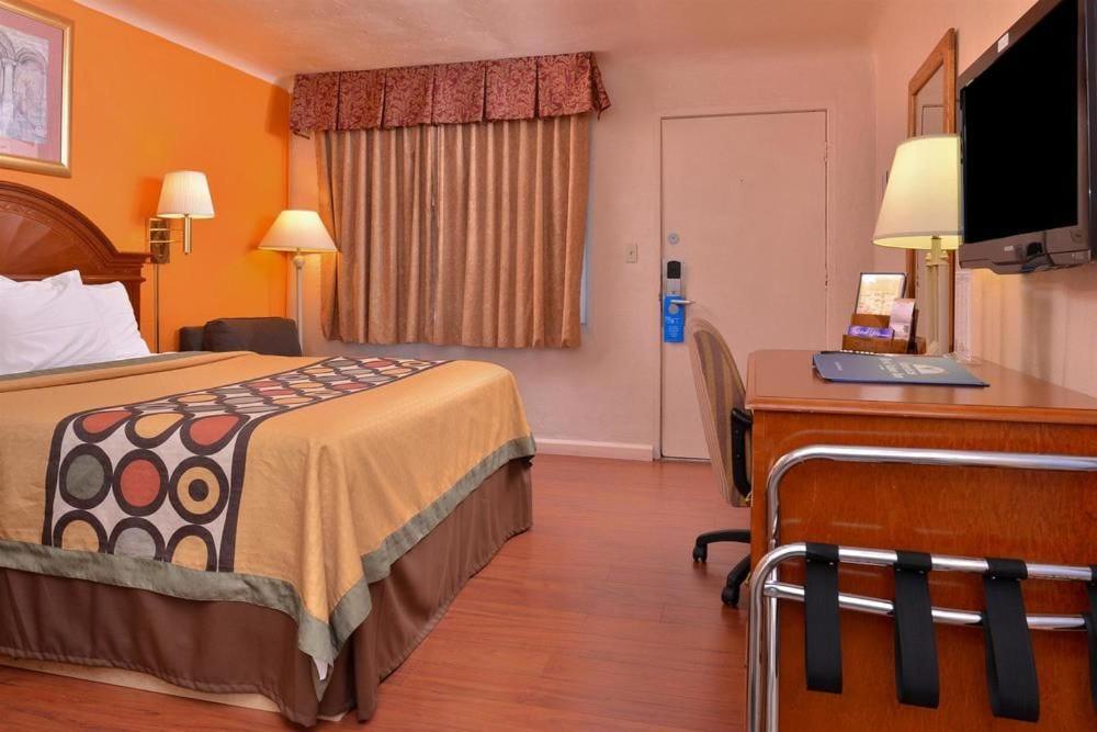 Americas Best Value Inn Eugene photo 10