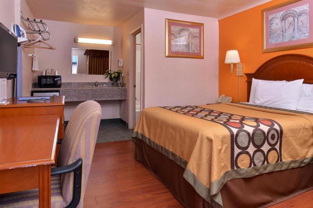 Americas Best Value Inn Eugene photo 2
