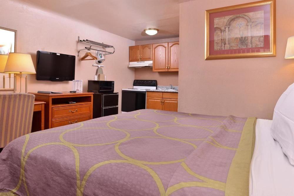 Americas Best Value Inn Eugene photo 7
