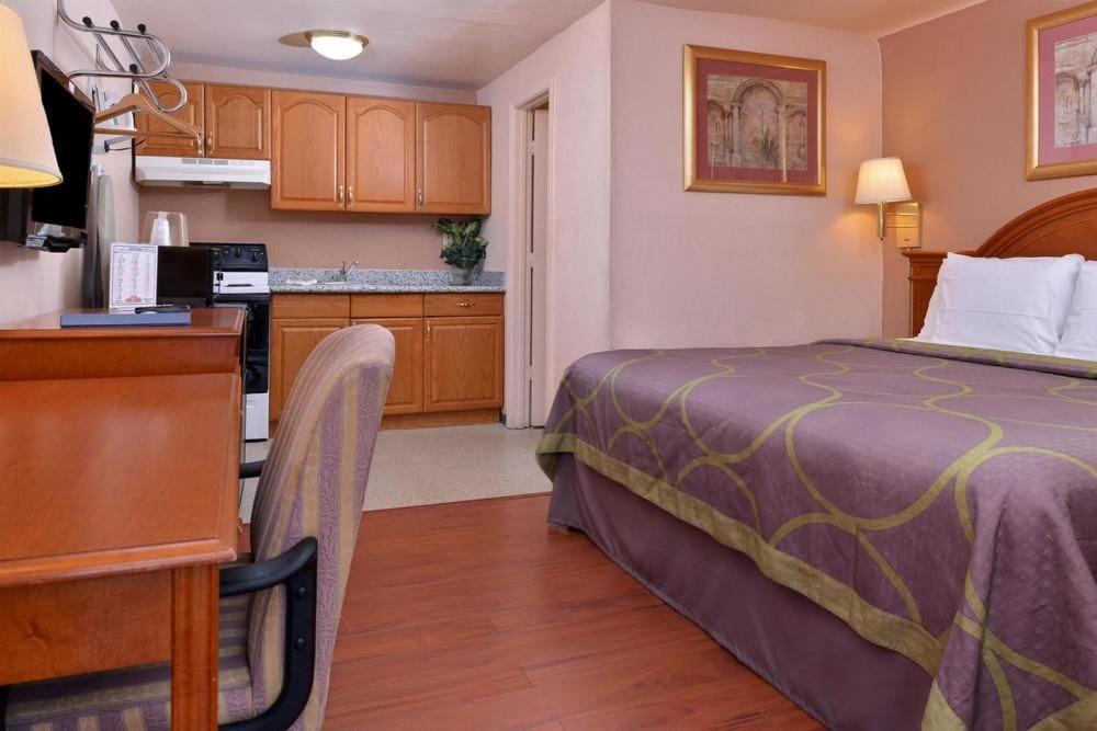 Americas Best Value Inn Eugene photo 8