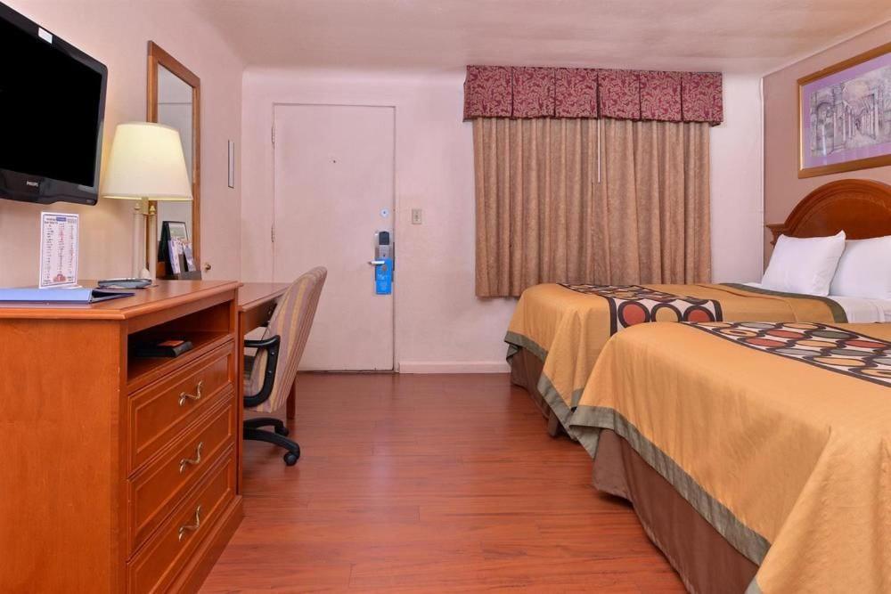 Americas Best Value Inn Eugene photo 14