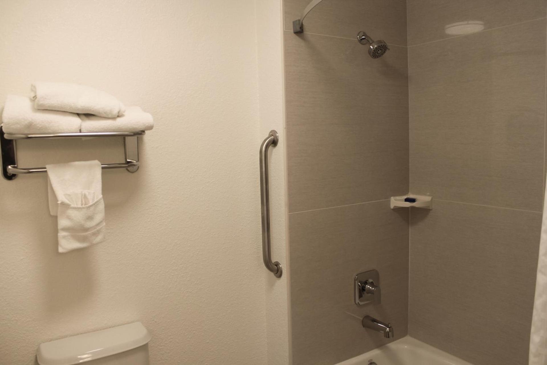Best Western Visalia Hotel photo 54