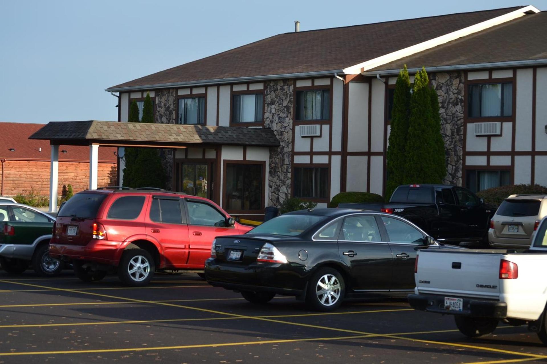 Sky Lodge Inn & Suites - Delavan photo 57