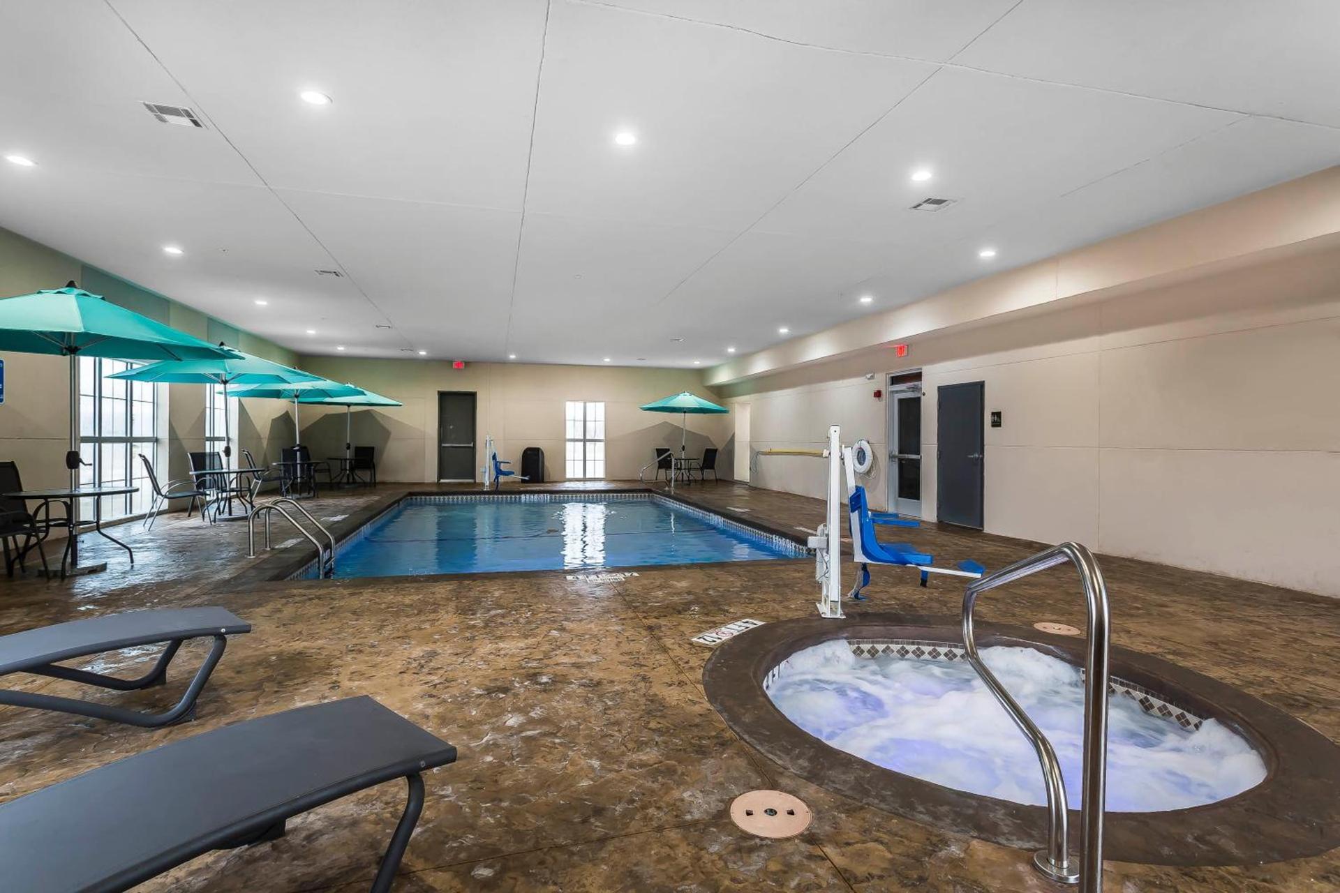 Comfort Suites - University photo 20