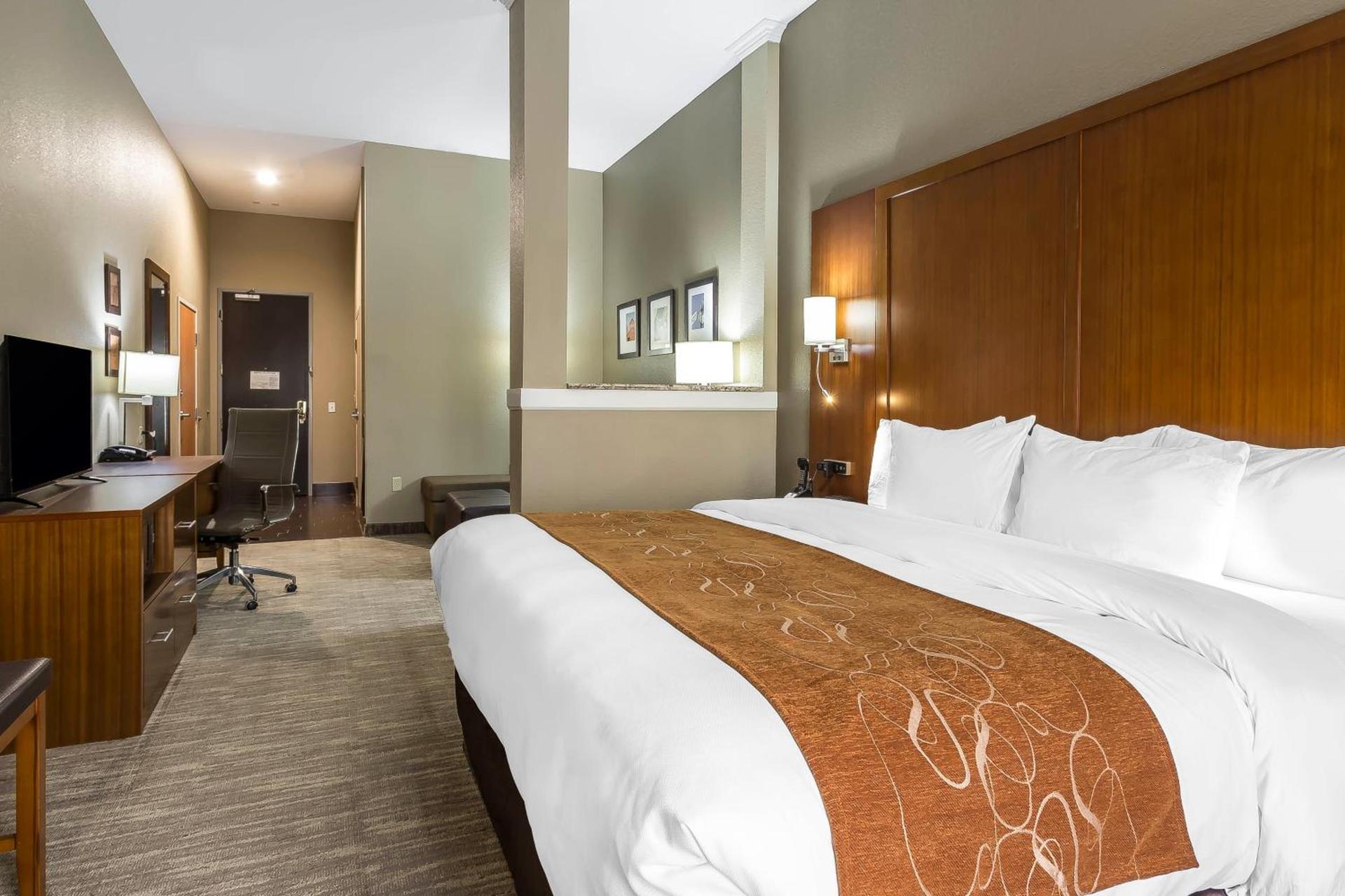 Comfort Suites - University photo 11