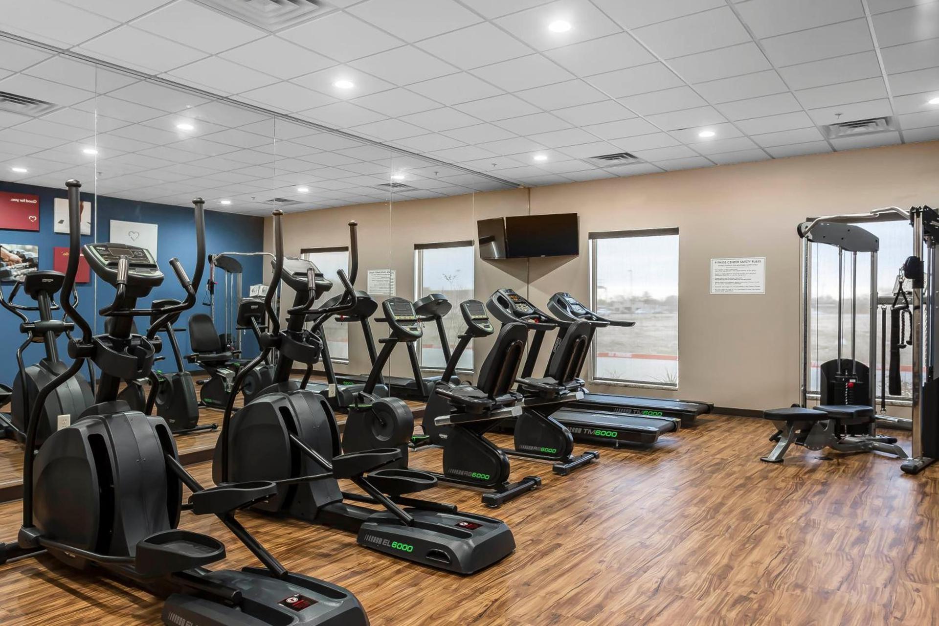 Comfort Suites - University photo 27