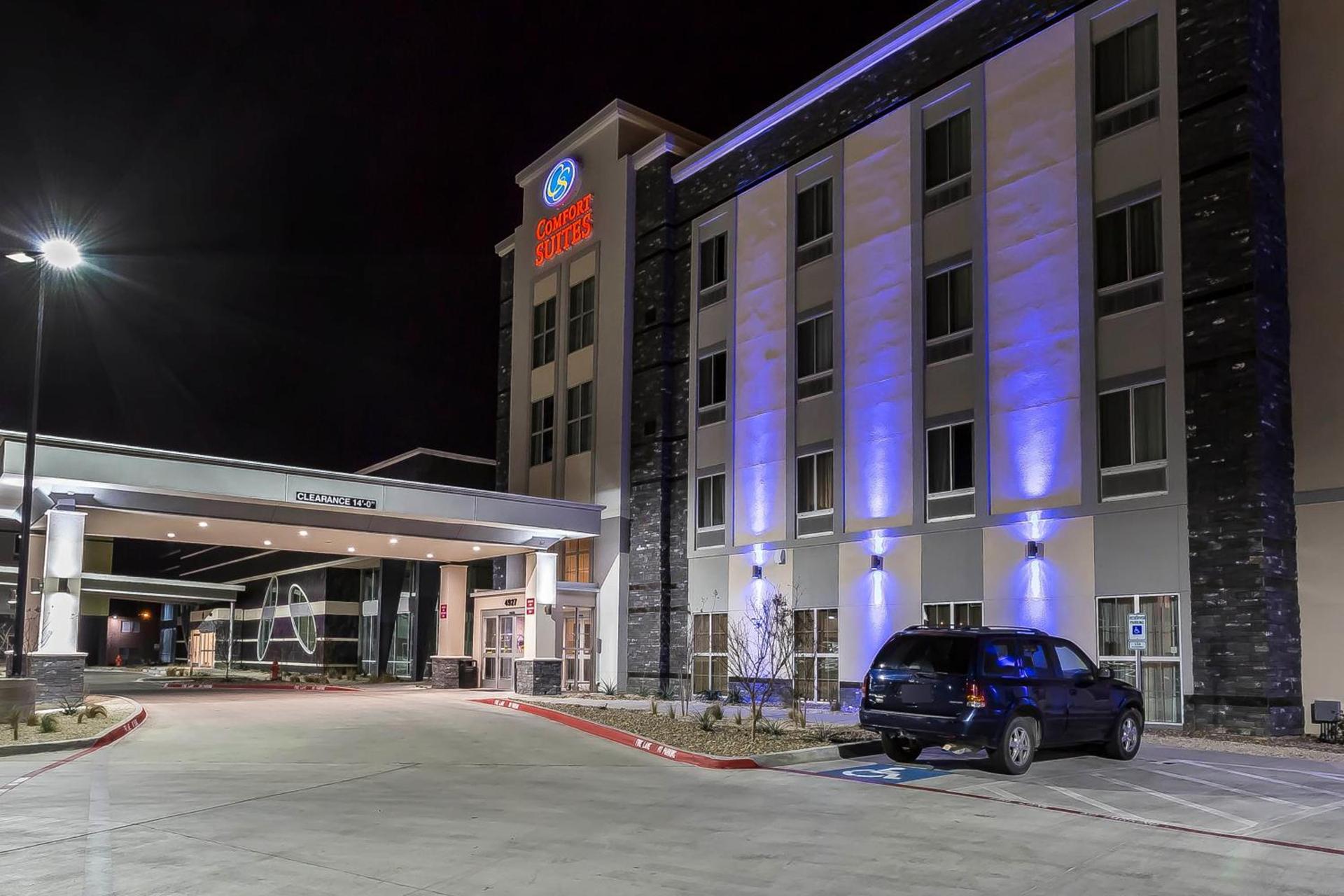 Comfort Suites - University photo 37