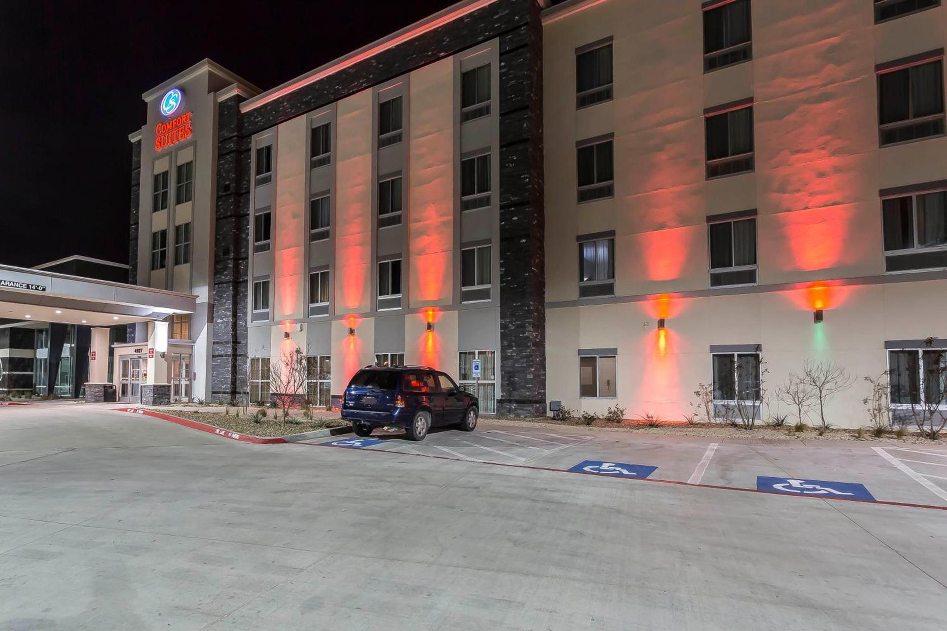 Comfort Suites - University photo 38