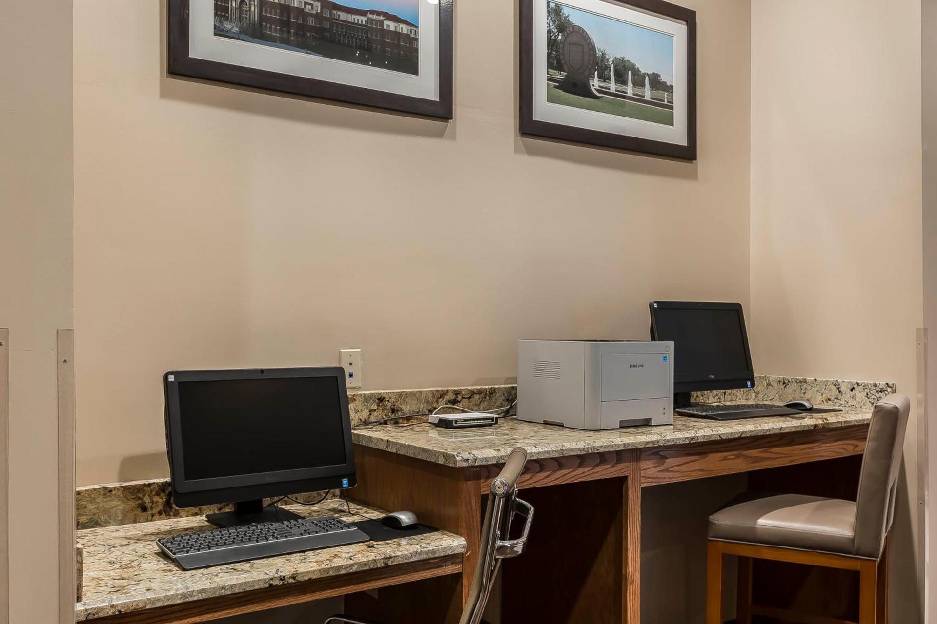 Comfort Suites - University photo 28