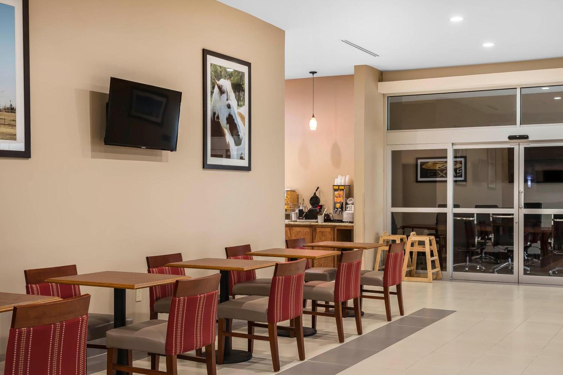 Comfort Suites - University photo 33