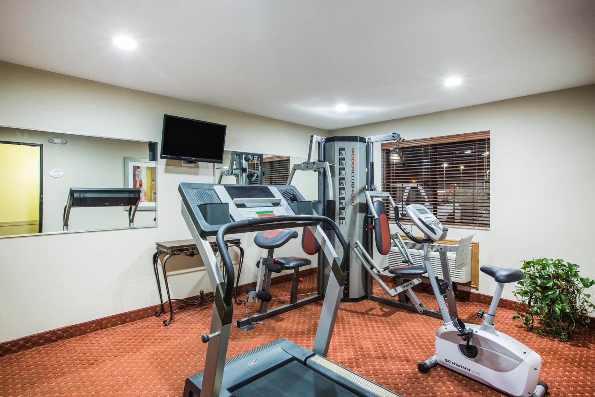 Baymont by Wyndham Cedar Rapids photo 38