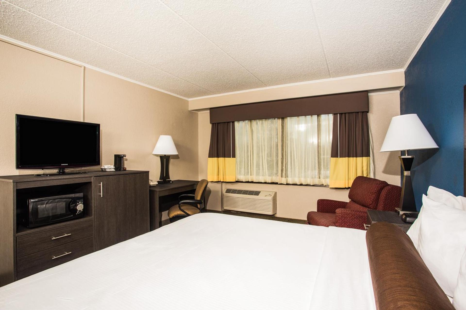 Baymont by Wyndham Appleton photo 22
