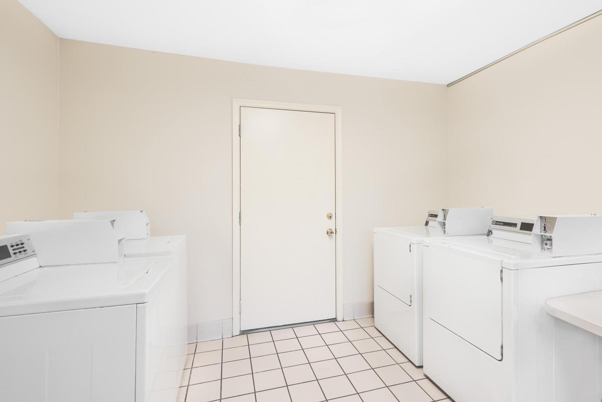 Days Inn by Wyndham Springfield/Phil.Intl Airport photo 7