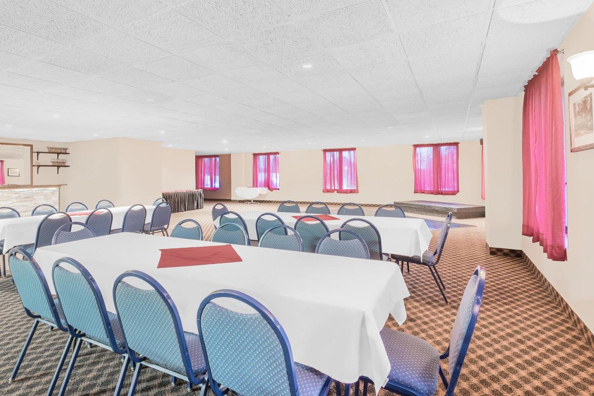 Days Inn by Wyndham Springfield/Phil.Intl Airport photo 4