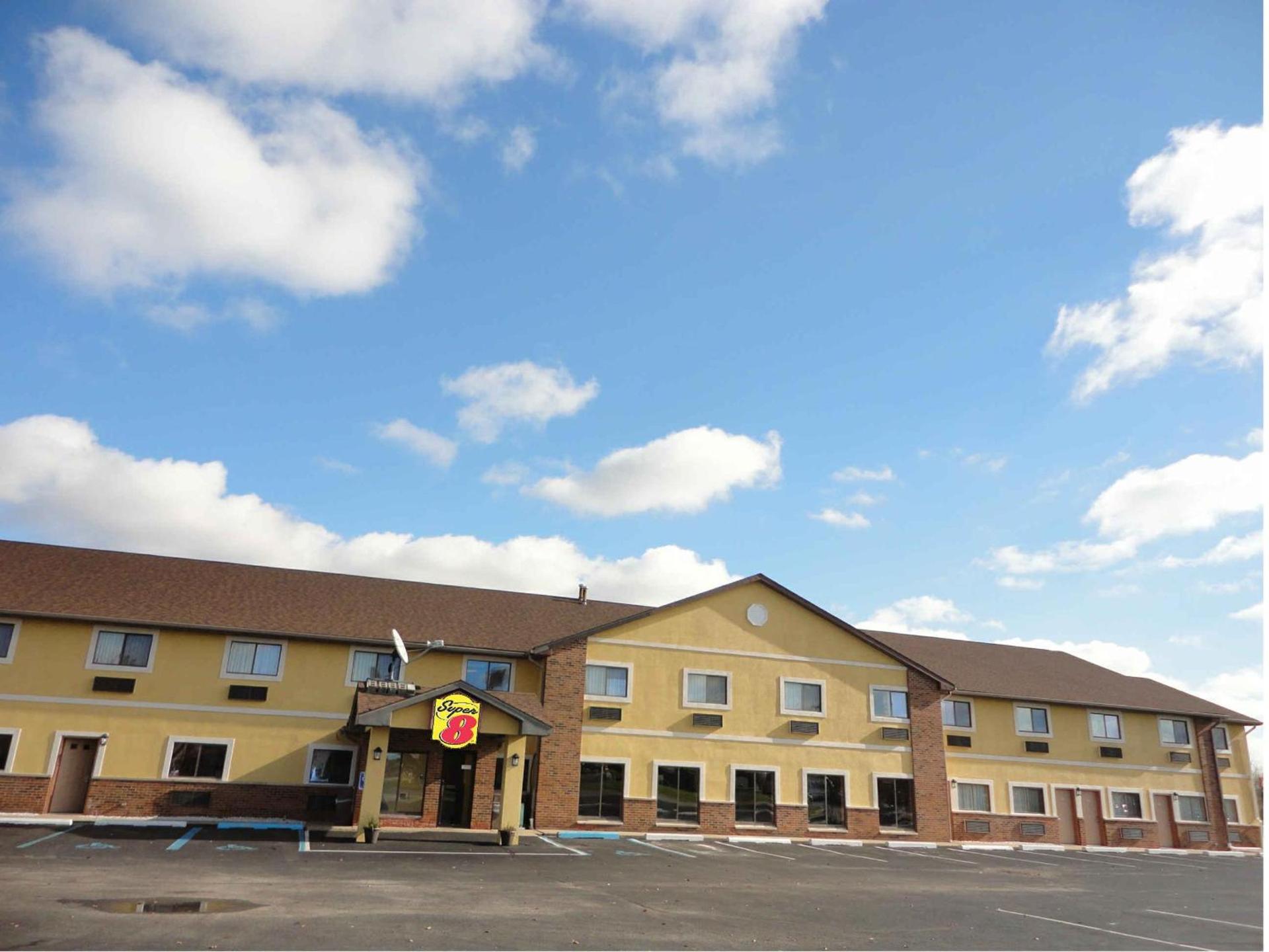 Super 8 by Wyndham Crawfordsville — hotel in Crawfordsville