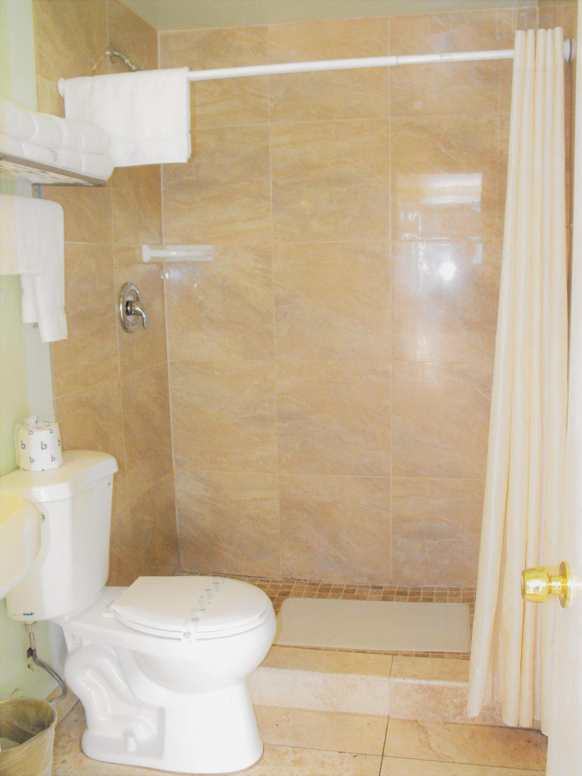 Eagle Crater Lake Inn photo 8