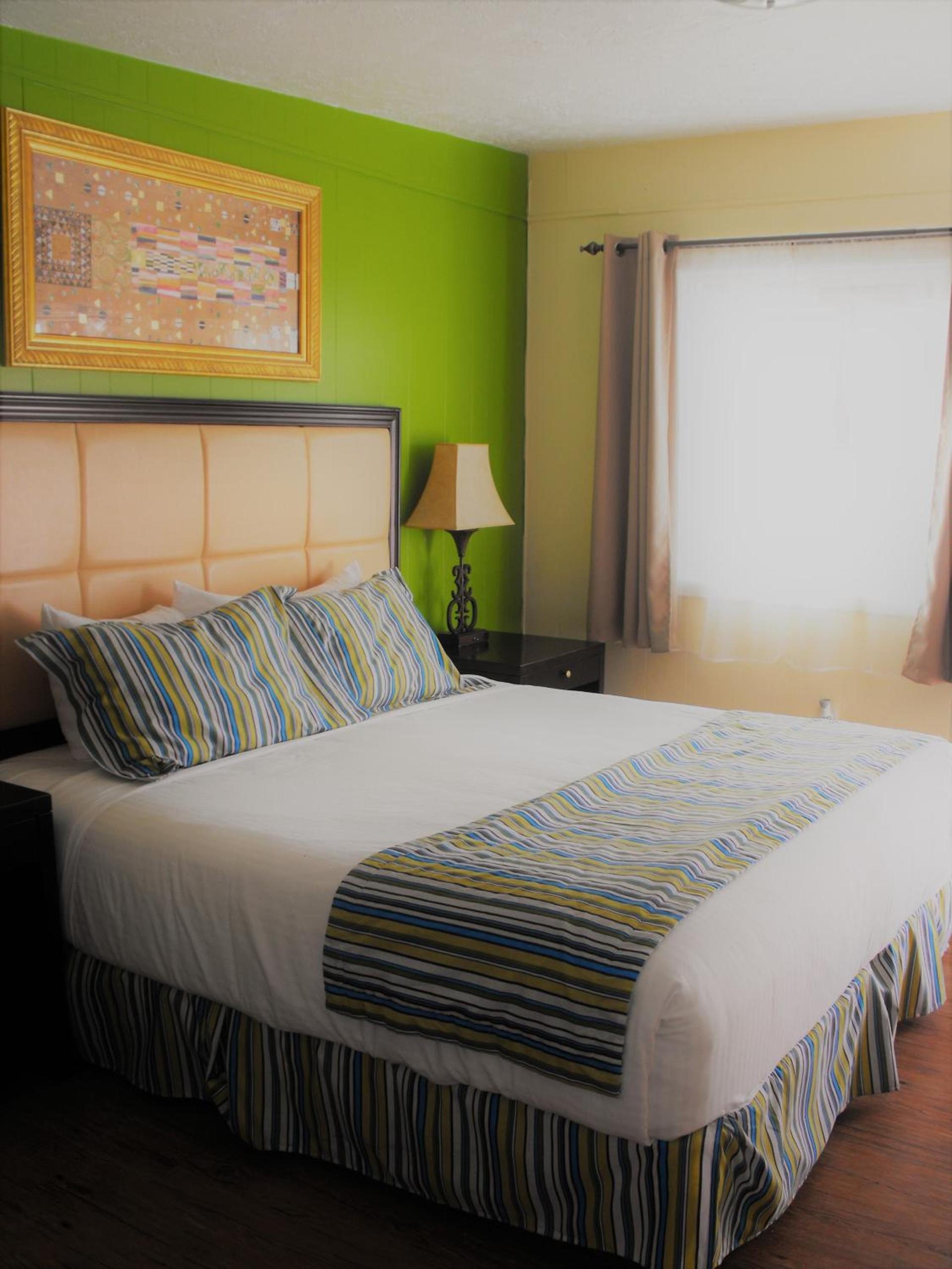 Eagle Crater Lake Inn photo 10