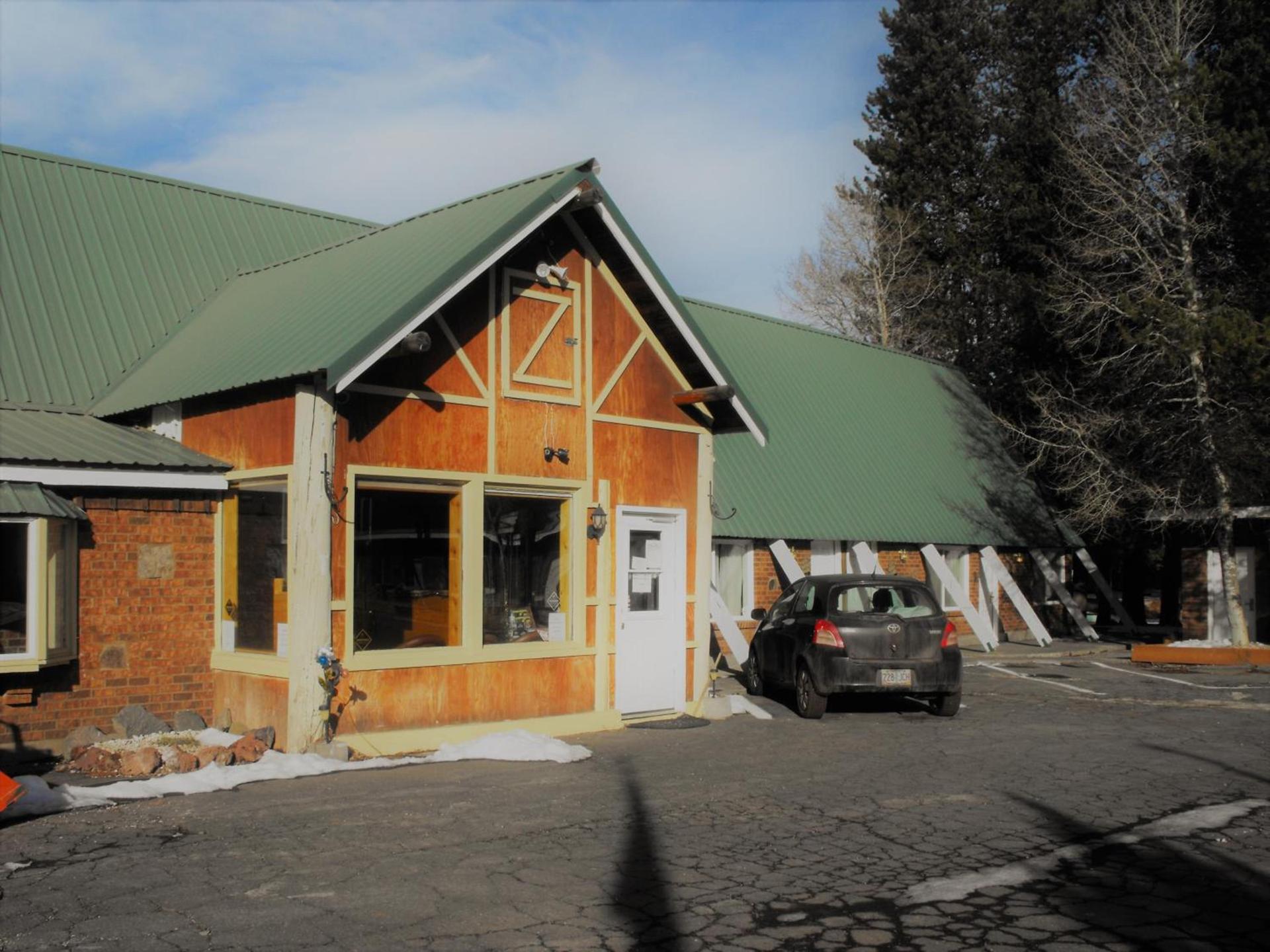 Eagle Crater Lake Inn photo 11