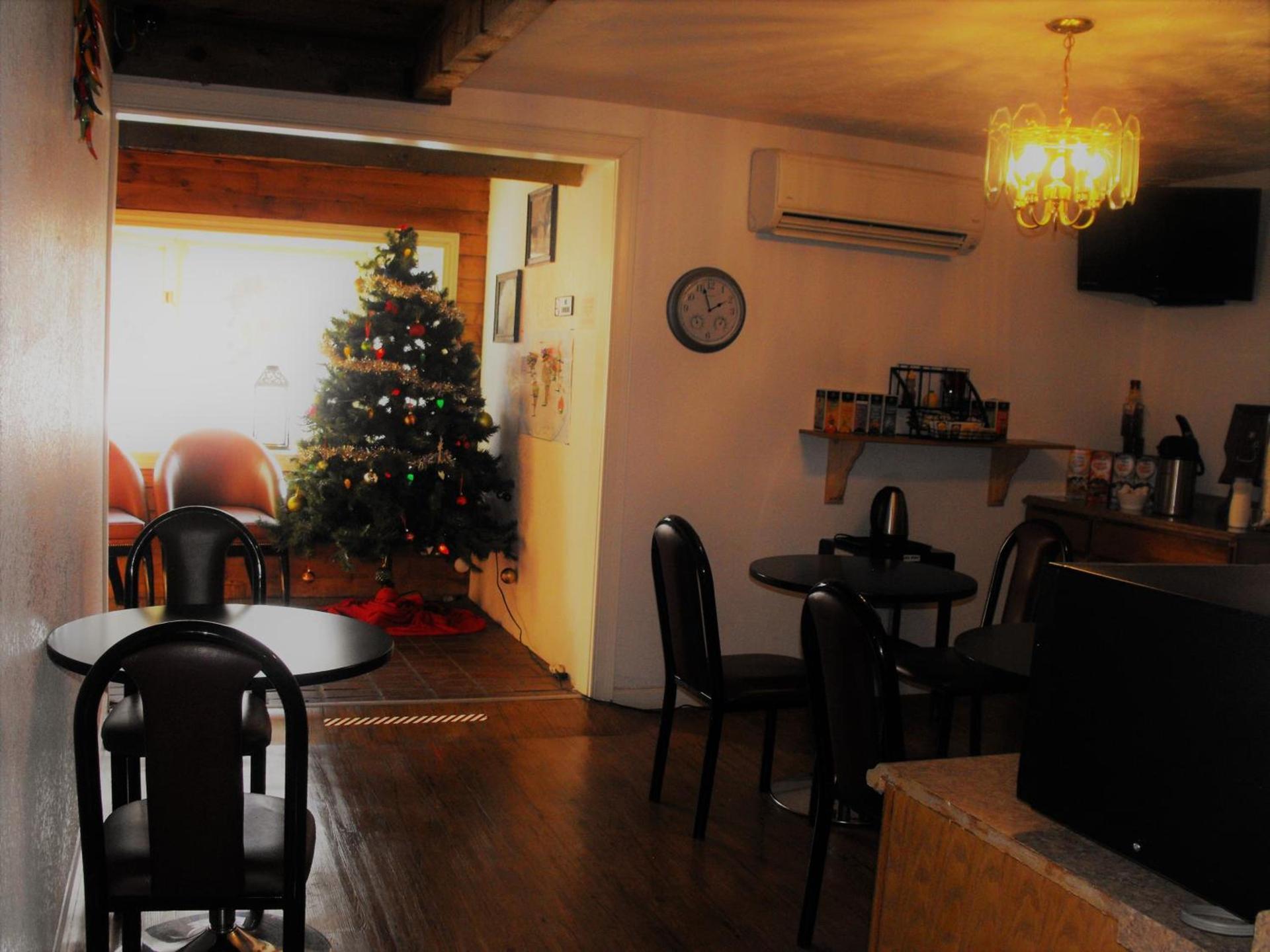 Eagle Crater Lake Inn photo 19