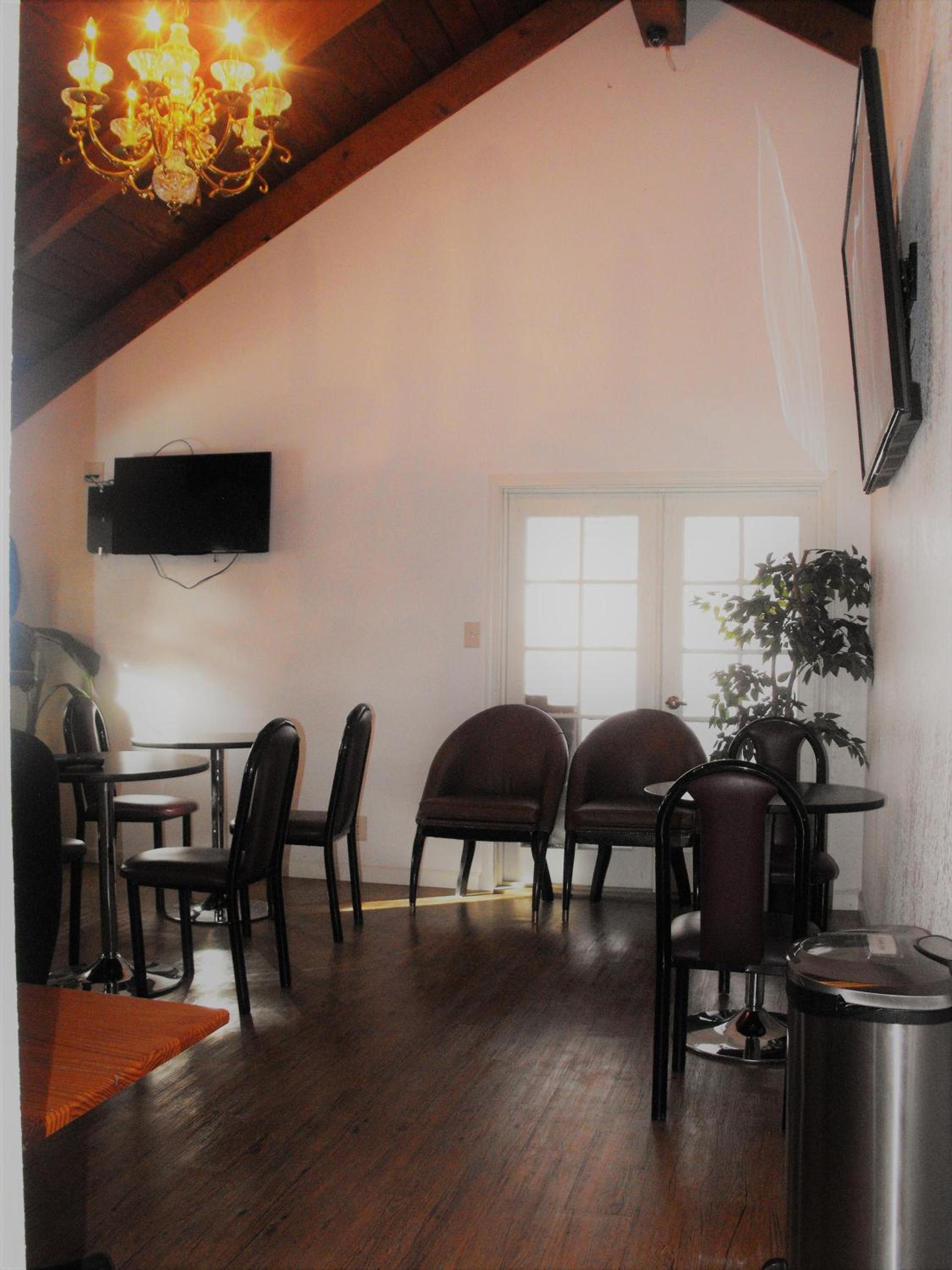 Eagle Crater Lake Inn photo 20