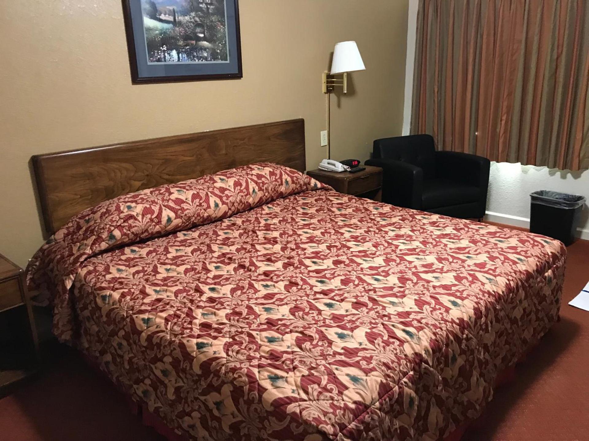 Travelers Inn photo 3