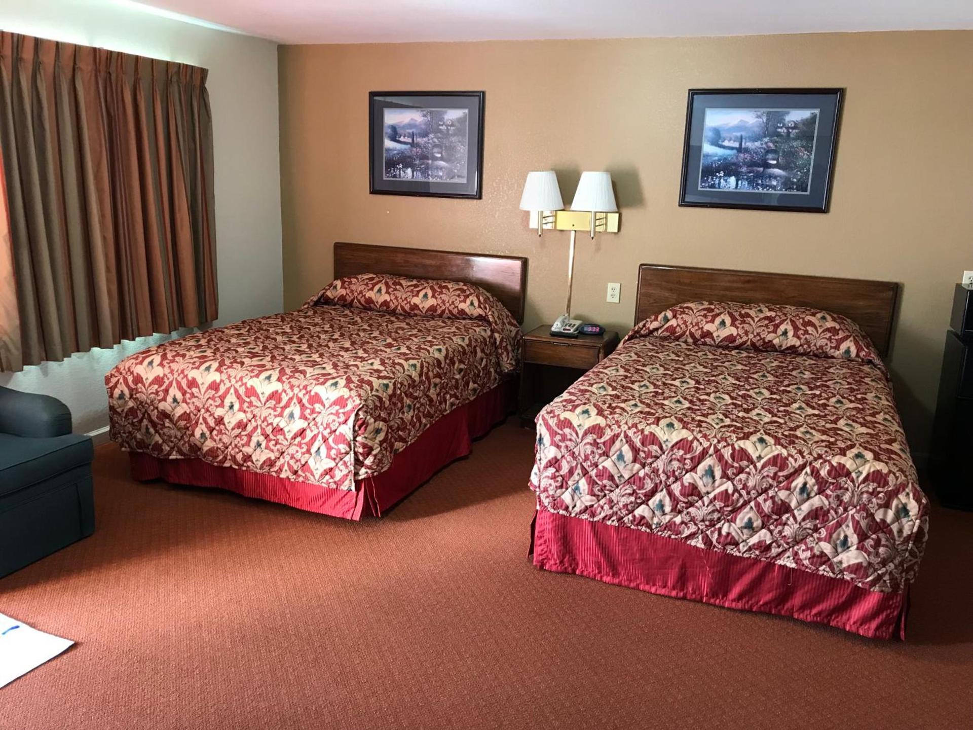 Travelers Inn photo 2