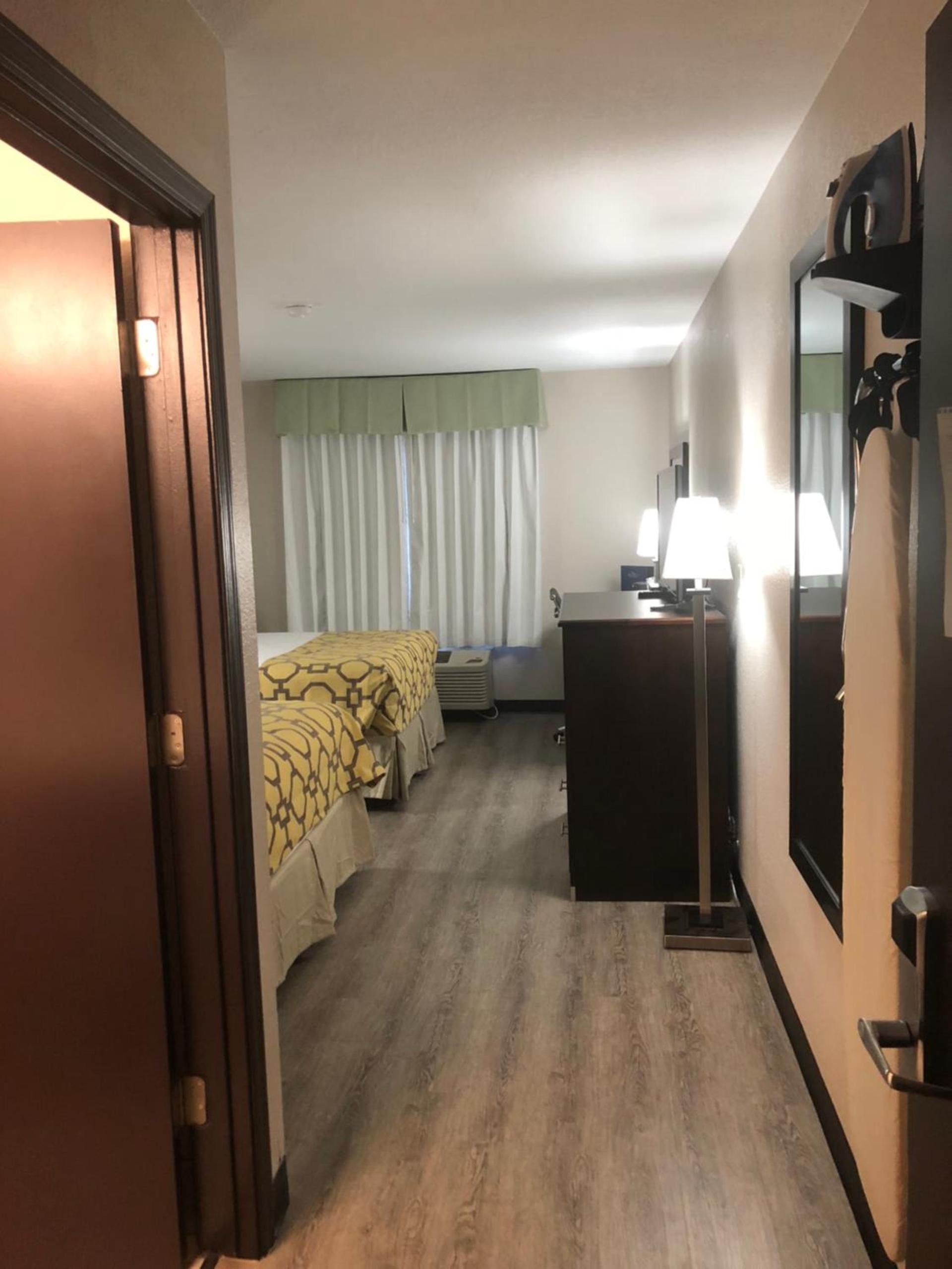 Baymont by Wyndham Phoenix I-10 near 51st Ave photo 40